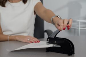 Jak dostosować biuro do potrzeb pracowników różnych pokoleń?