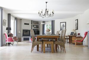Stylowe i funkcjonalne meble drewniane: wybór, pielęgnacja i najnowsze trendy